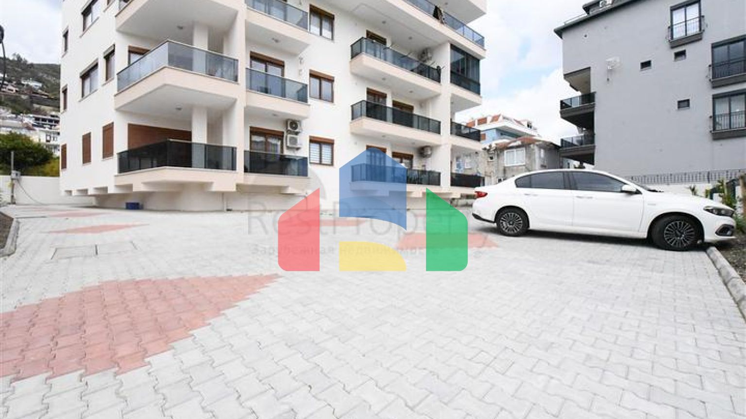 Просторий пентхаус з видом на море в центрі Аланії