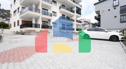 Просторий пентхаус з видом на море в центрі Аланії Просторий пентхаус з видом на море в центрі Аланії