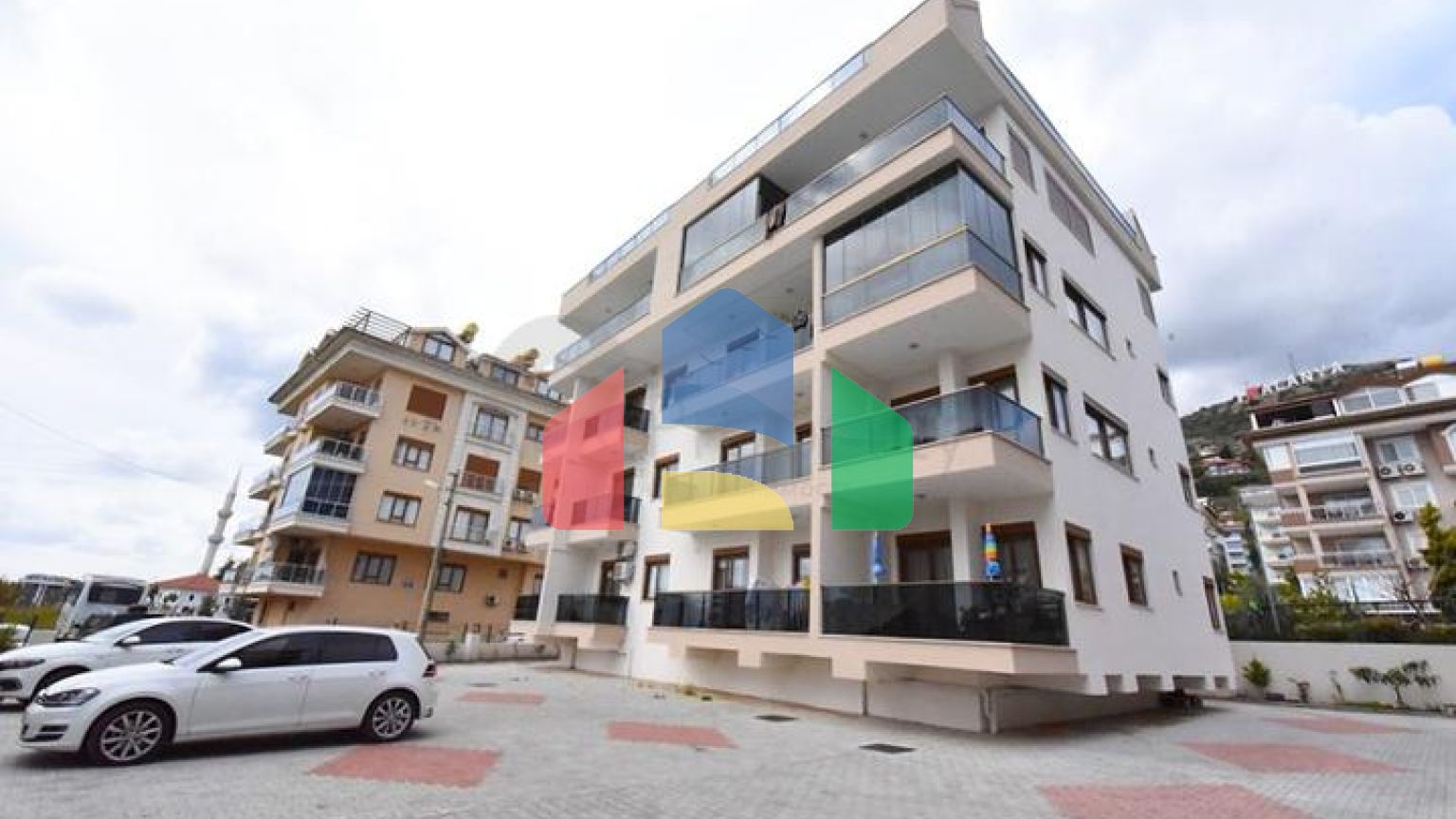 Просторий пентхаус з видом на море в центрі Аланії