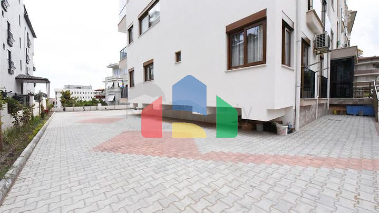 Просторий пентхаус з видом на море в центрі Аланії