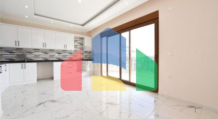 Просторий пентхаус з видом на море в центрі Аланії Просторий пентхаус з видом на море в центрі Аланії