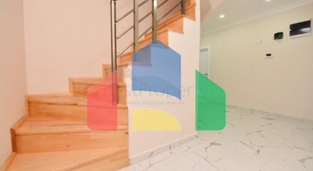 Просторий пентхаус з видом на море в центрі Аланії Просторий пентхаус з видом на море в центрі Аланії