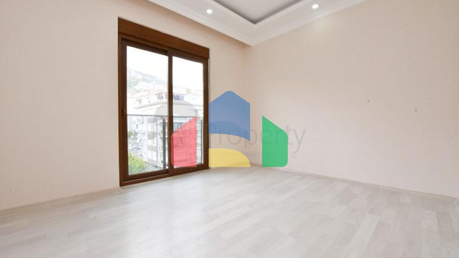 Просторий пентхаус з видом на море в центрі Аланії