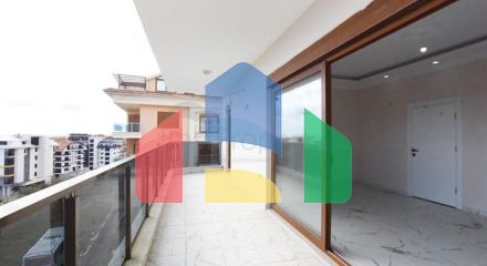 Просторий пентхаус з видом на море в центрі Аланії Просторий пентхаус з видом на море в центрі Аланії