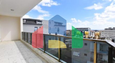 Просторий пентхаус з видом на море в центрі Аланії Просторий пентхаус з видом на море в центрі Аланії