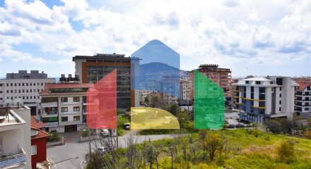 Просторий пентхаус з видом на море в центрі Аланії Просторий пентхаус з видом на море в центрі Аланії