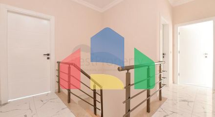 Просторий пентхаус з видом на море в центрі Аланії Просторий пентхаус з видом на море в центрі Аланії