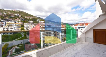 Просторный пентхаус с видом на море в центре Алании