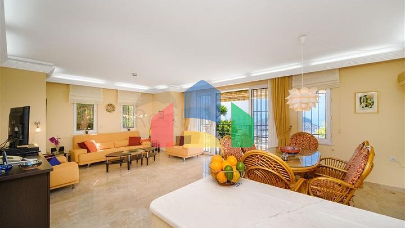 Квартира планировкой 2+1 с лучшими видовыми характеристиками в Алании.