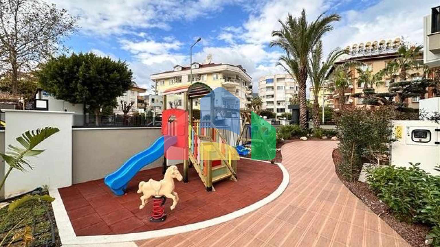 Пентхаус 2+1 в новом комплексе всего в 400 м от моря в центре Алании