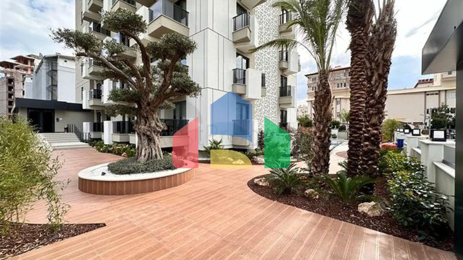 Пентхаус 2+1 в новом комплексе всего в 400 м от моря в центре Алании