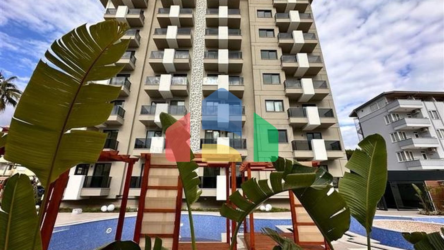 Пентхаус 2+1 в новом комплексе всего в 400 м от моря в центре Алании