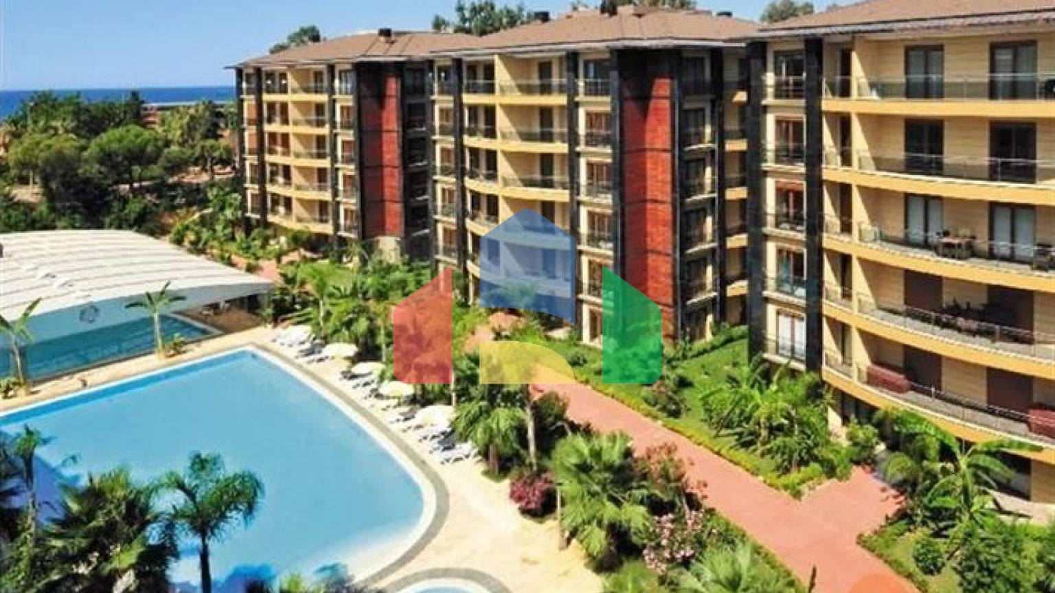 Квартира планировки 3+1 в комплексе на первой линии