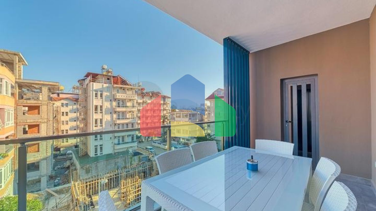 Квартира 3+1 в 150 м от моря в центре Алании