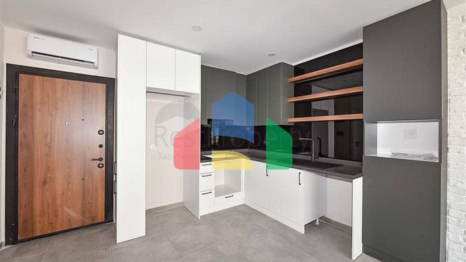 Просторная двухкомнатная квартира на Клеопатре