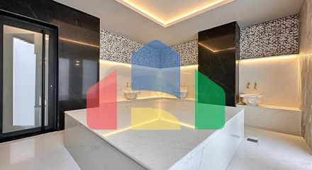 Просторная двухкомнатная квартира на Клеопатре