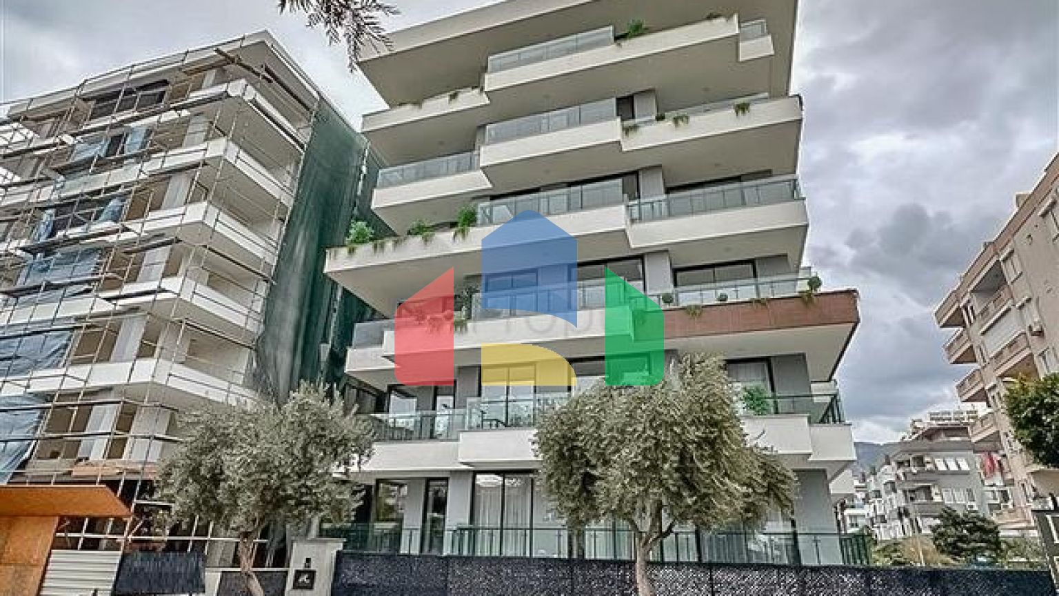 Просторная двухкомнатная квартира на Клеопатре