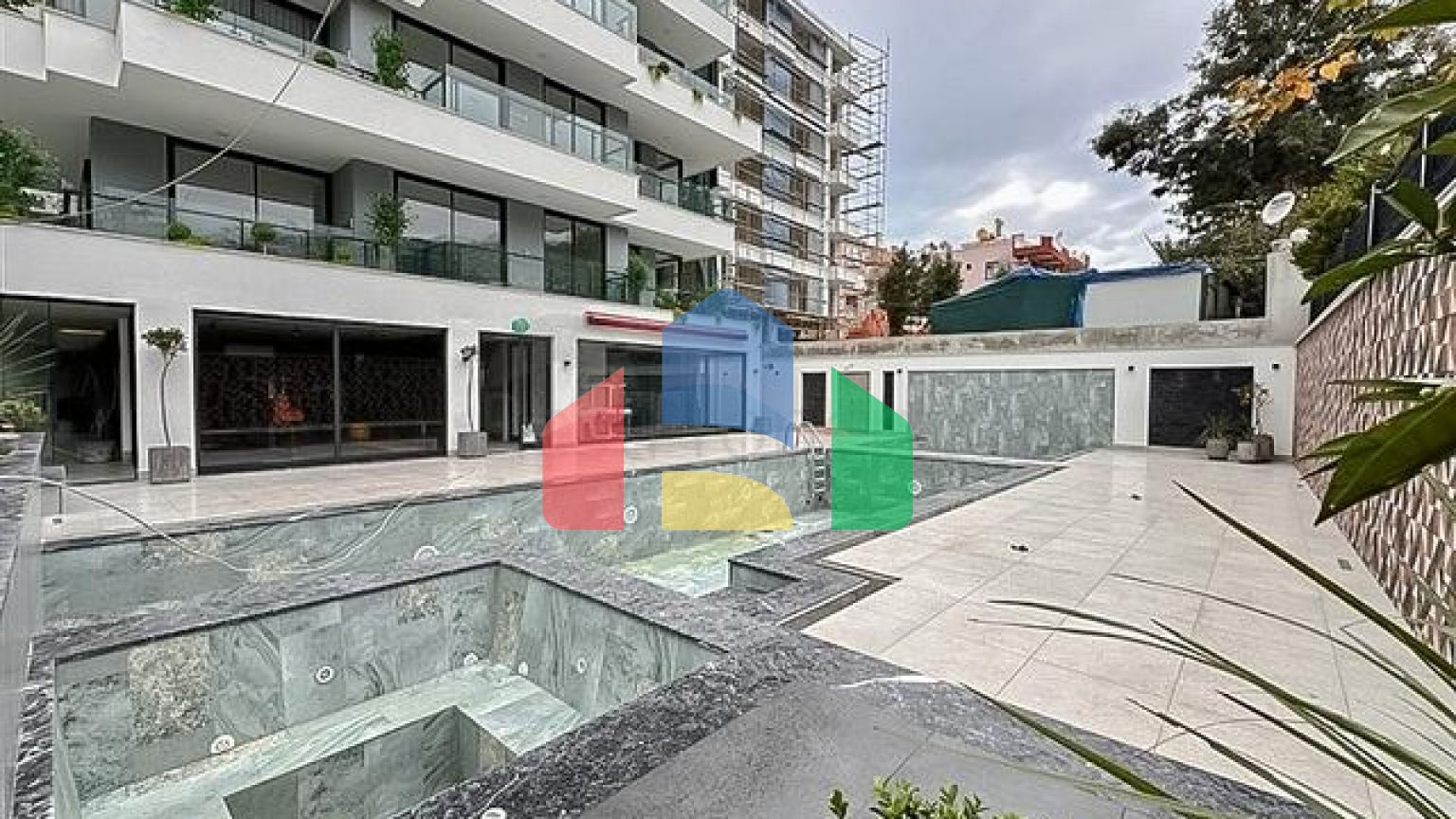 Новая квартира 1+1 в минутной доступности к пляжу Клеопатры