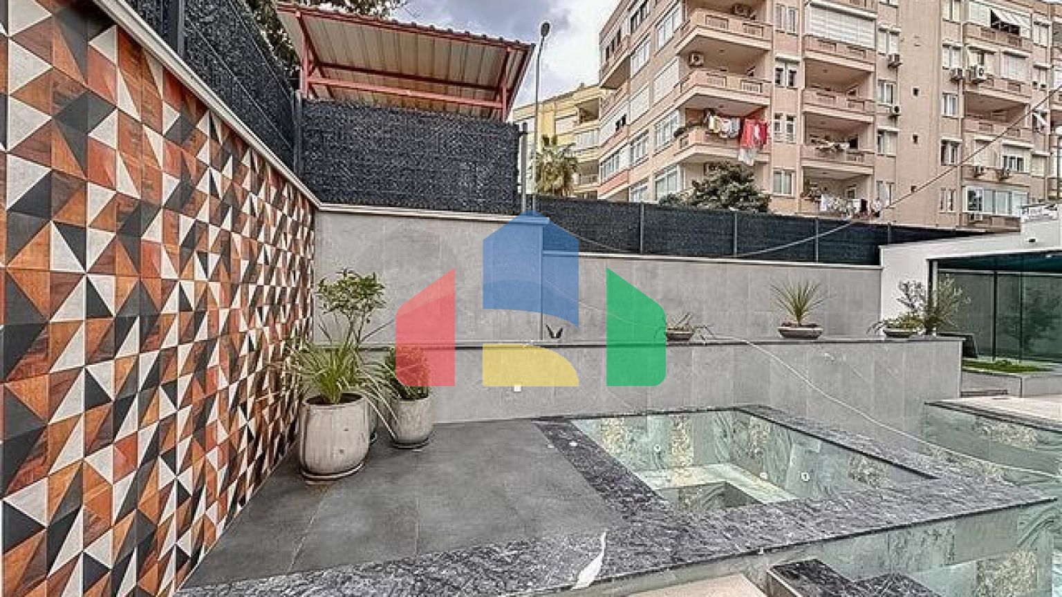 Новая квартира 1+1 в минутной доступности к пляжу Клеопатры