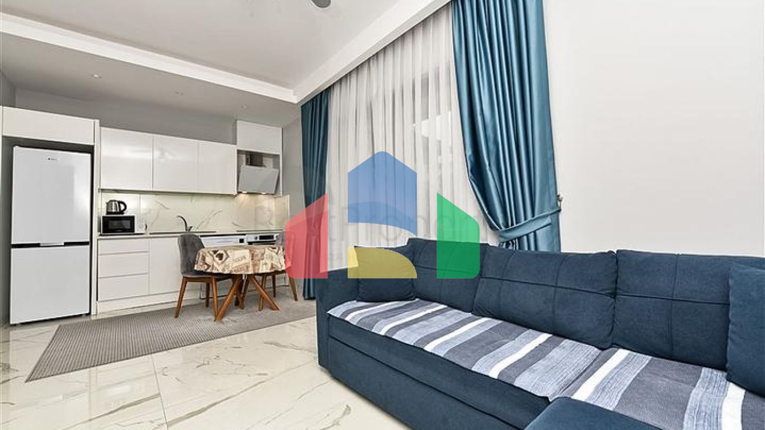 Затишна студія в пішій доступності до моря в центрі Аланії