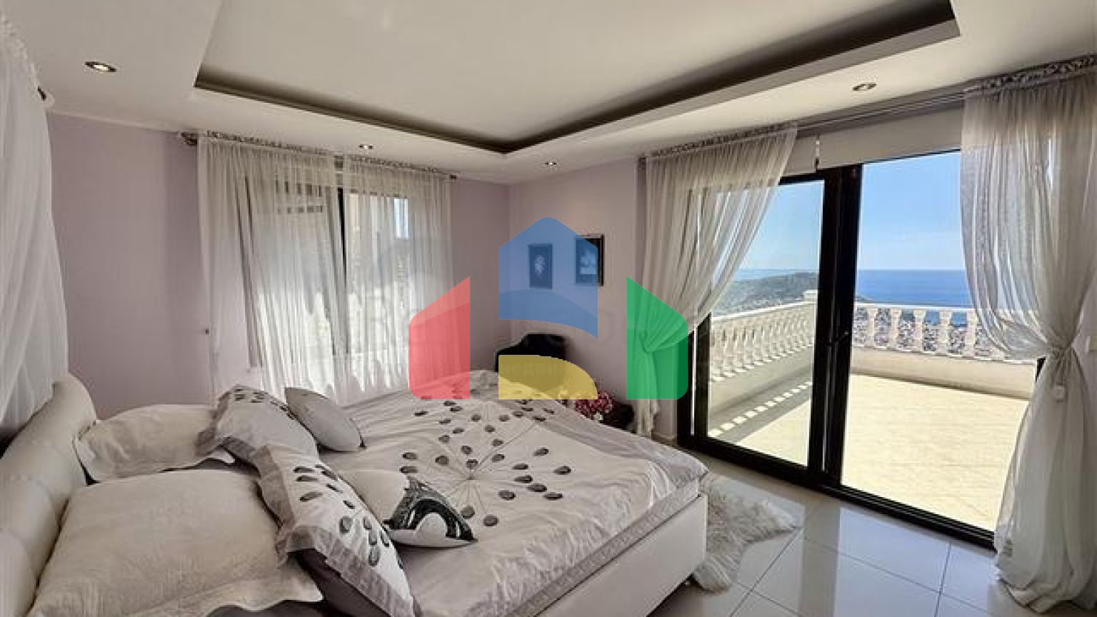 Затишна вілла з видом на море і садом в одному з наймальовничіших районів Аланії