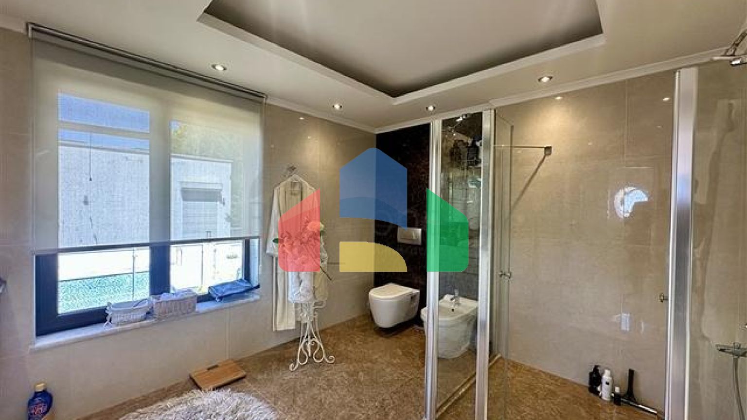 Затишна вілла з видом на море і садом в одному з наймальовничіших районів Аланії