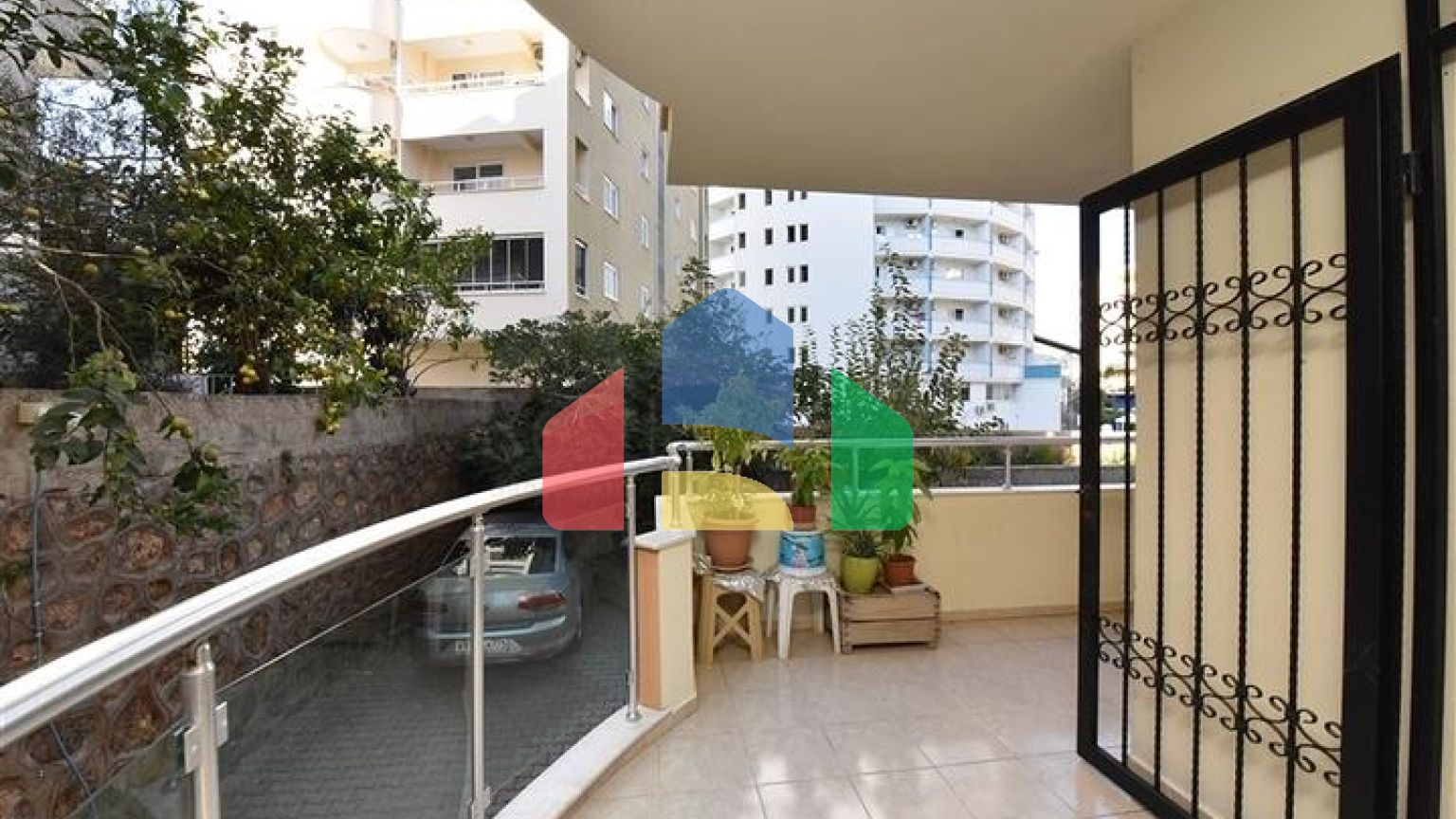 Трикімнатна квартира в центрі Аланії