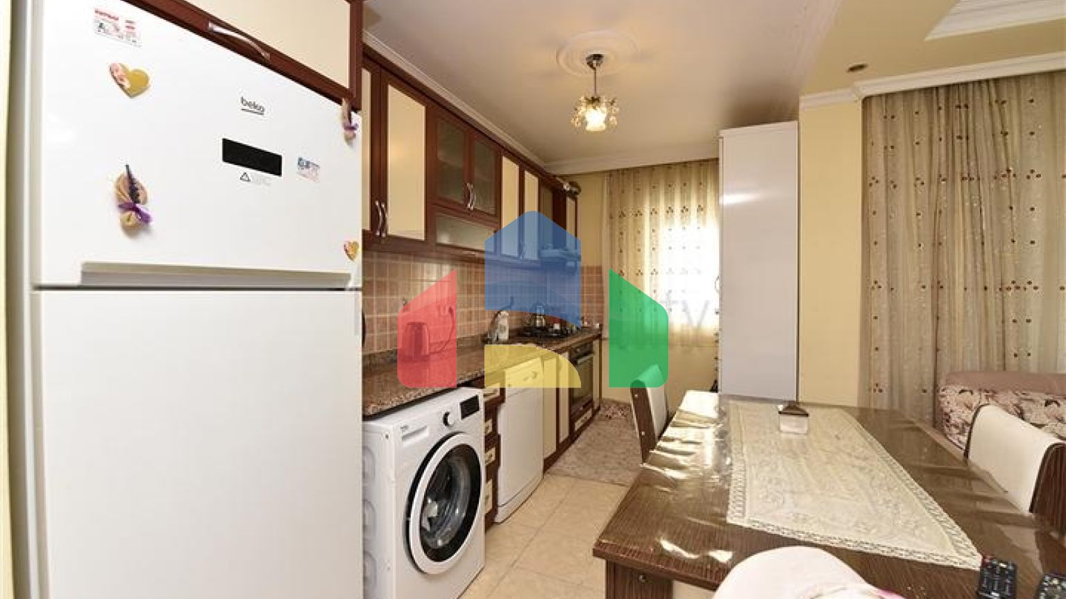 Трикімнатна квартира в центрі Аланії