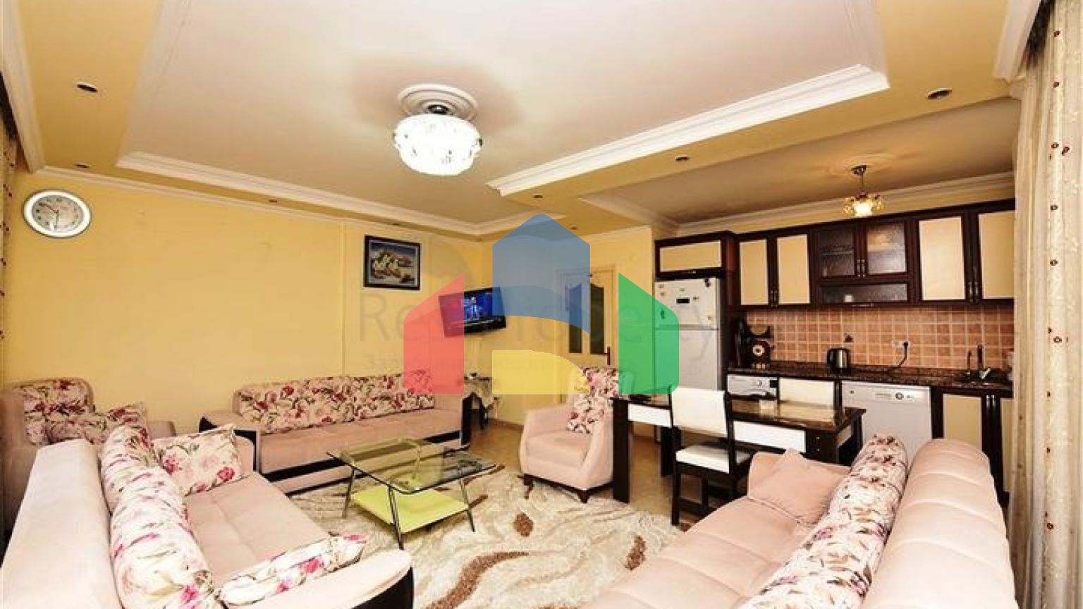 Трикімнатна квартира в центрі Аланії