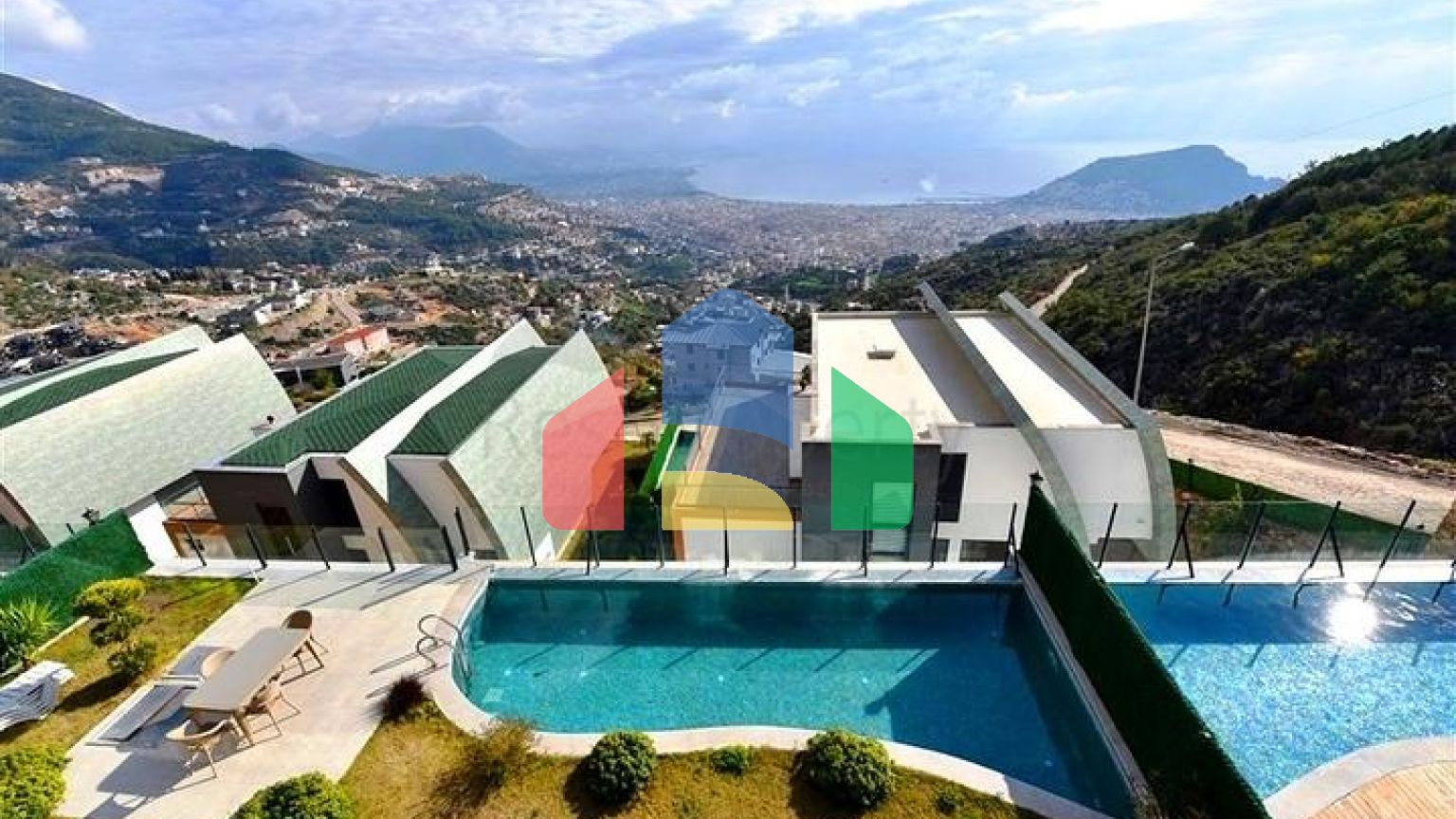 Вилла планировки 5+1 с шикарным видом на Аланию