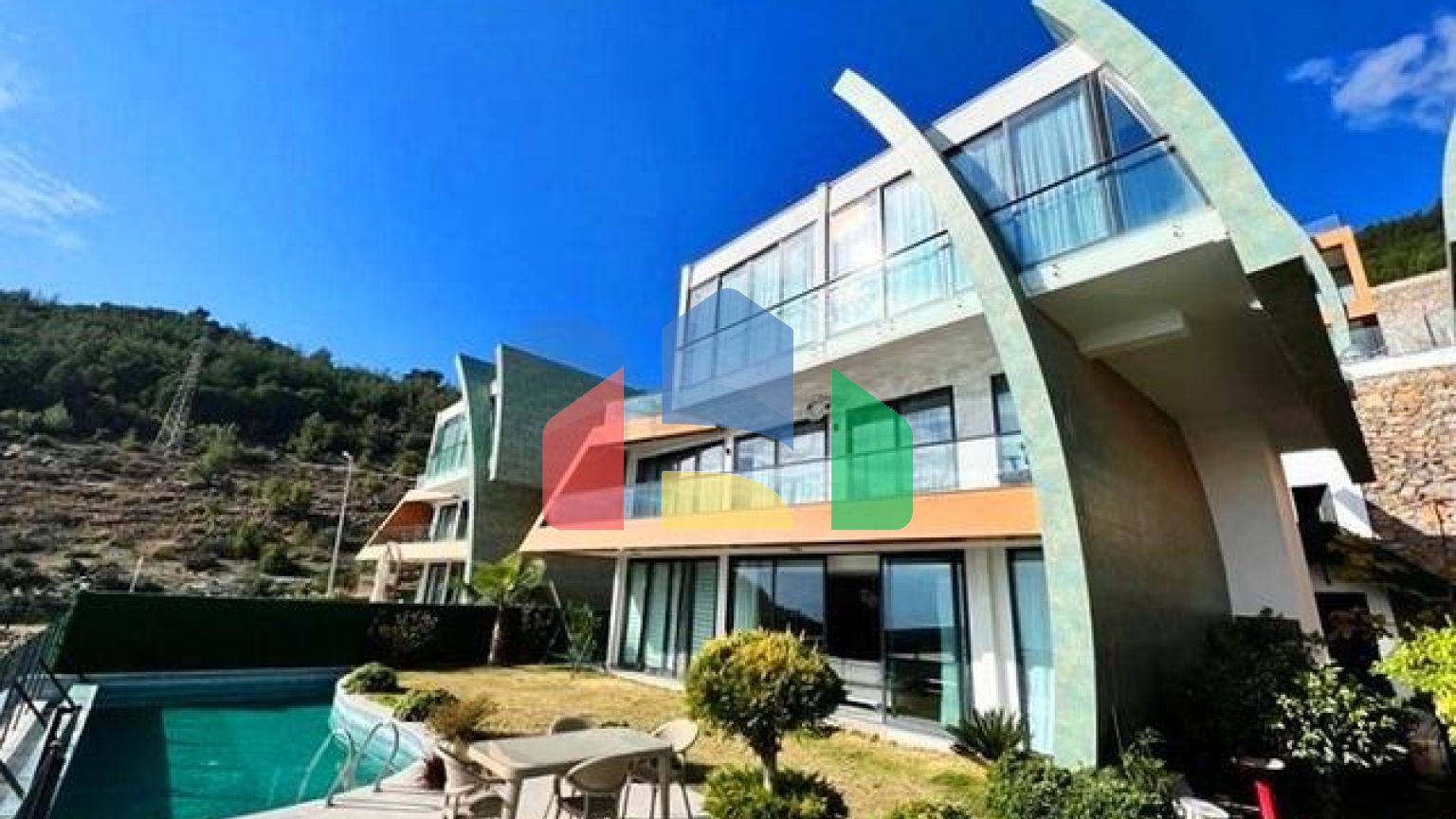 Вилла планировки 5+1 с шикарным видом на Аланию