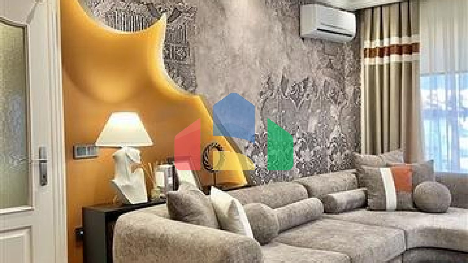 Апартаменти 2 + 1 в центрі Аланії з панорамним видом на море