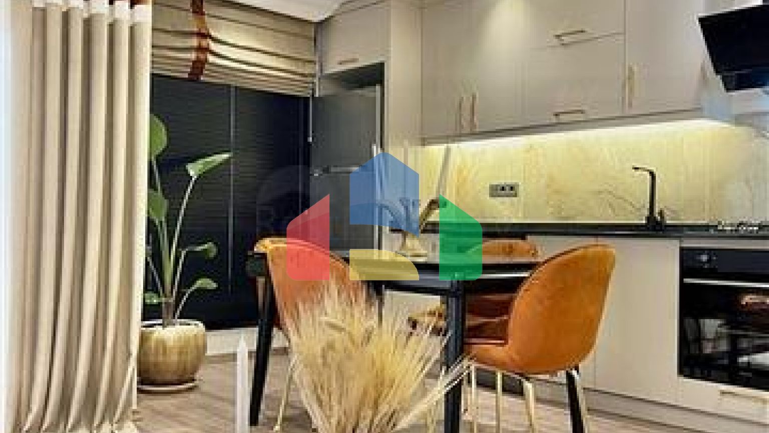 Апартаменти 2 + 1 в центрі Аланії з панорамним видом на море