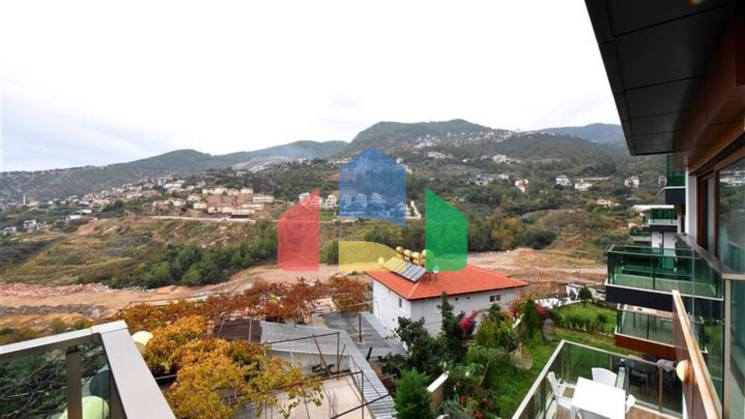 Розкішна вілла під громадянство плануванням 5 + 1 в Аланії