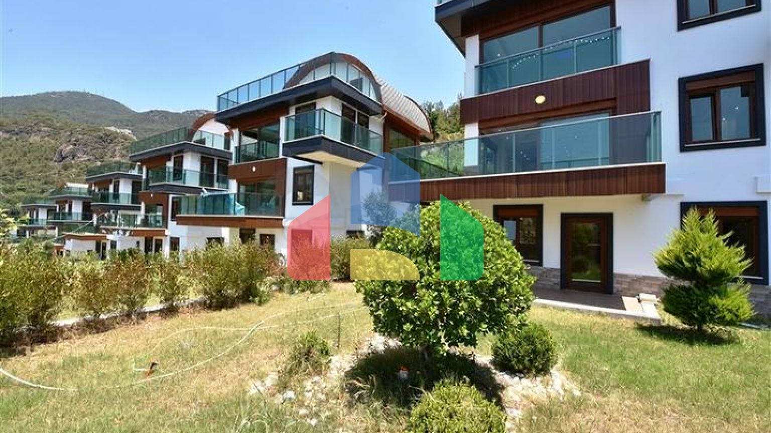 Розкішна вілла під громадянство плануванням 5 + 1 в Аланії