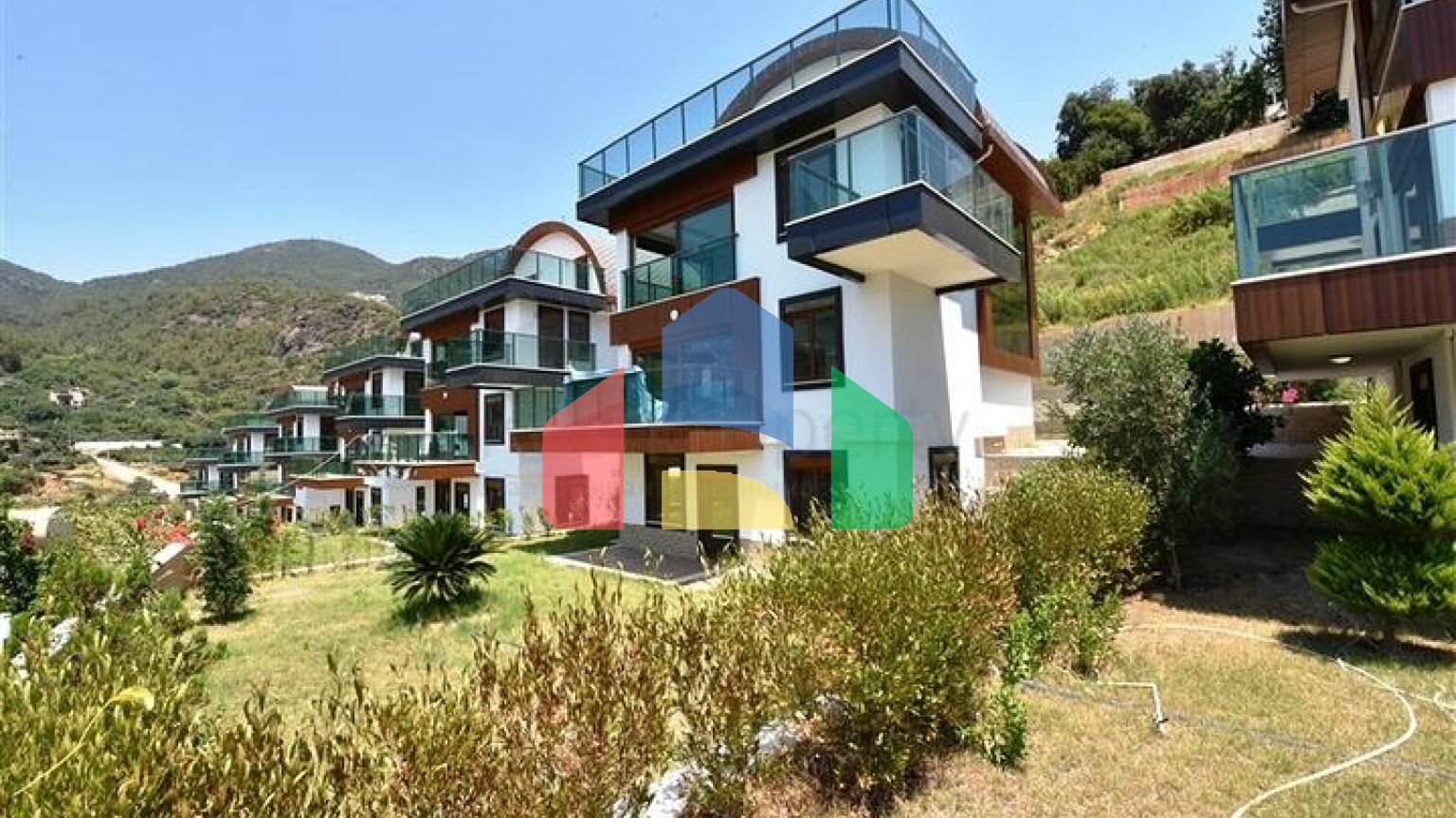 Розкішна вілла під громадянство плануванням 5 + 1 в Аланії