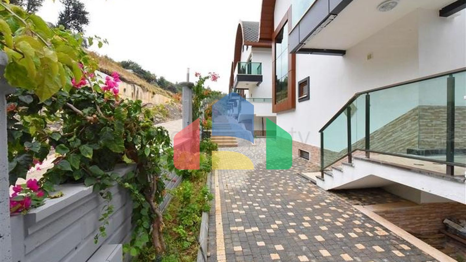 Розкішна вілла під громадянство плануванням 5 + 1 в Аланії