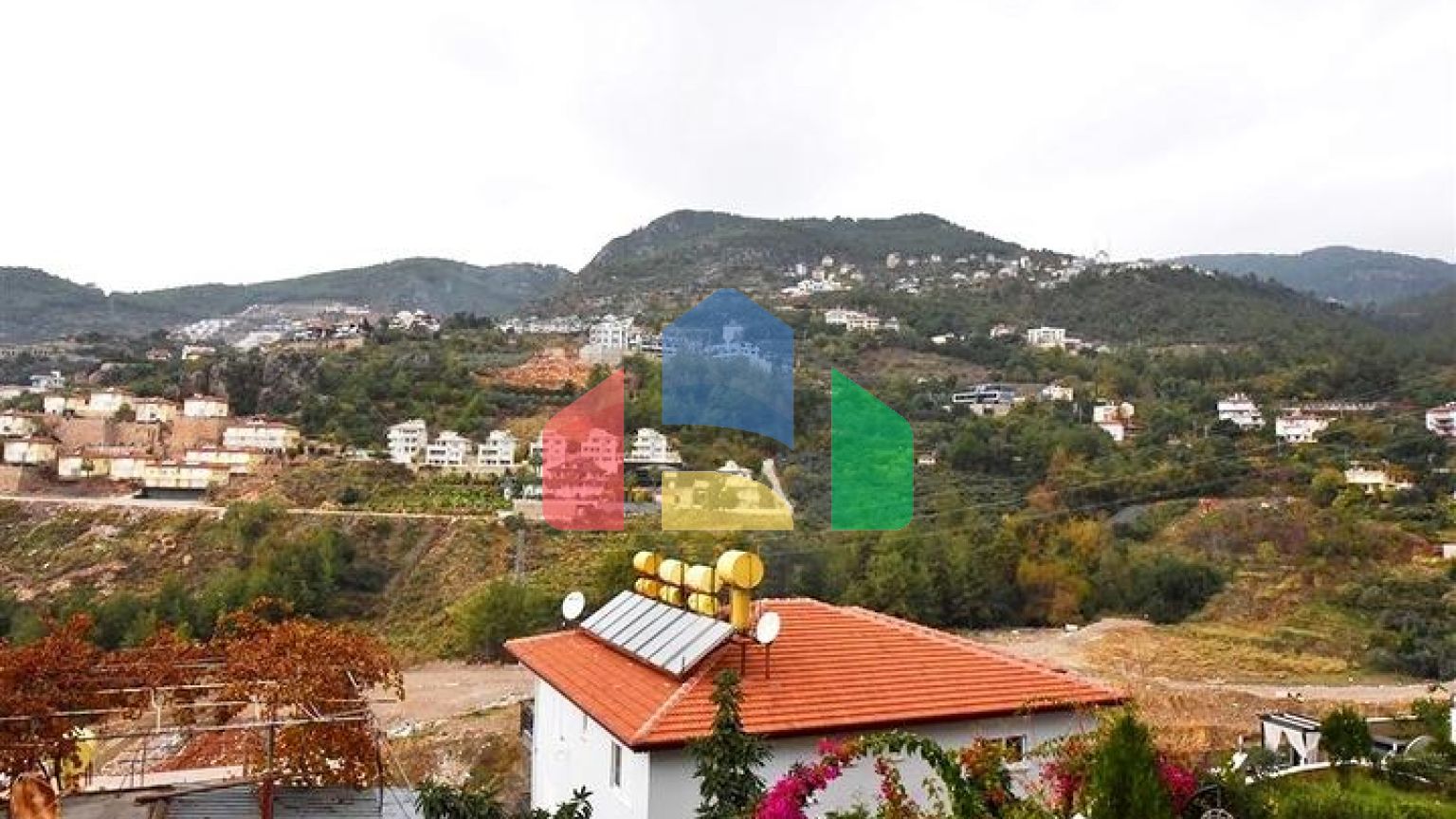 Розкішна вілла під громадянство плануванням 5 + 1 в Аланії