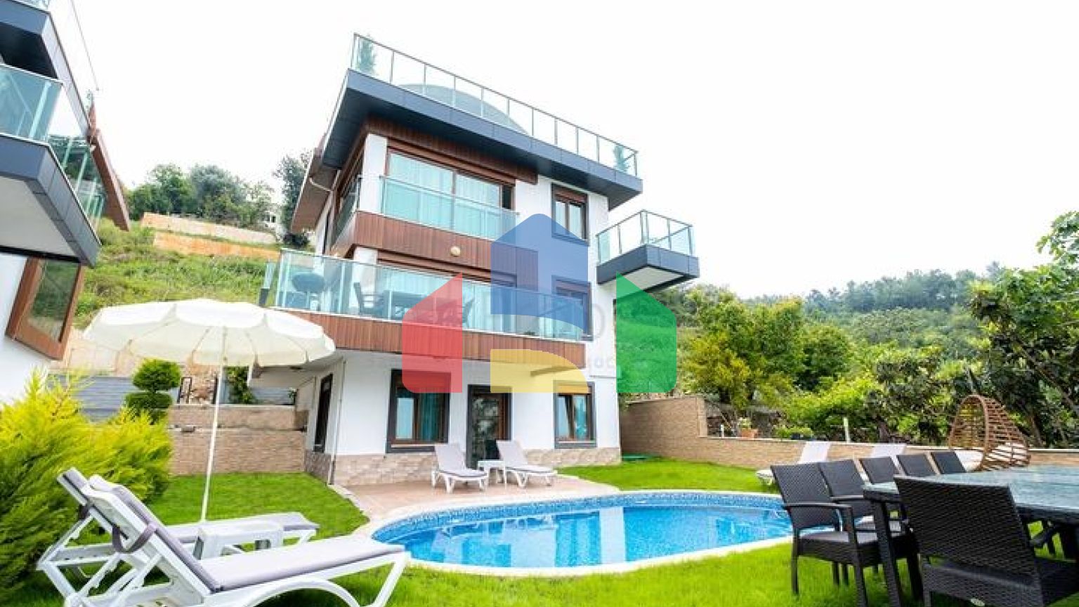 Розкішна вілла під громадянство плануванням 5 + 1 в Аланії