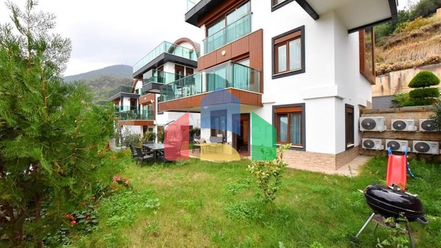 Розкішна вілла під громадянство плануванням 5 + 1 в Аланії