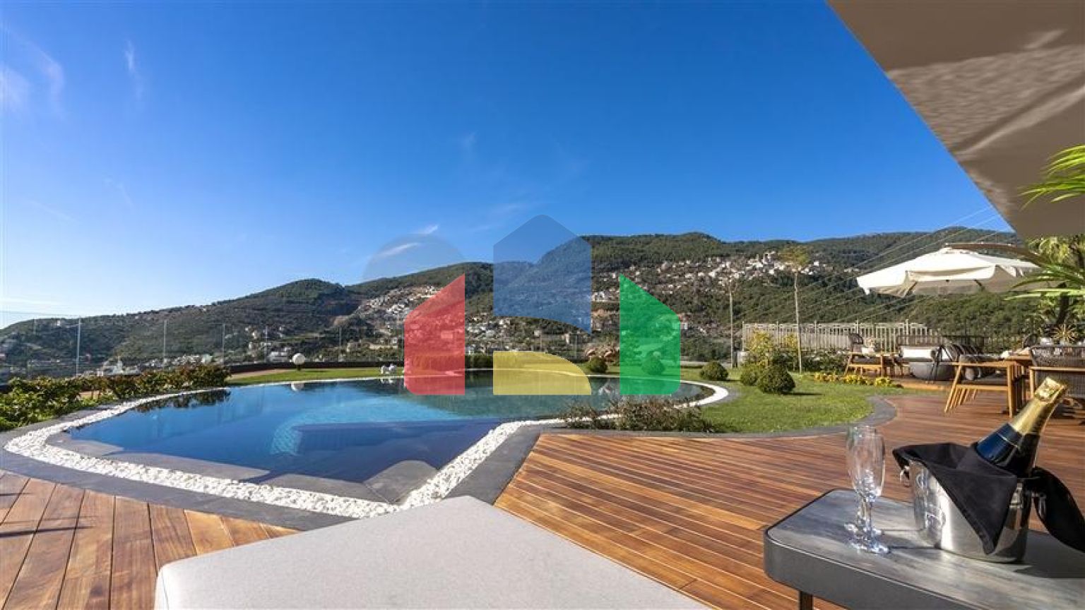 Шикарные виллы с панорамным видом на Средиземное море