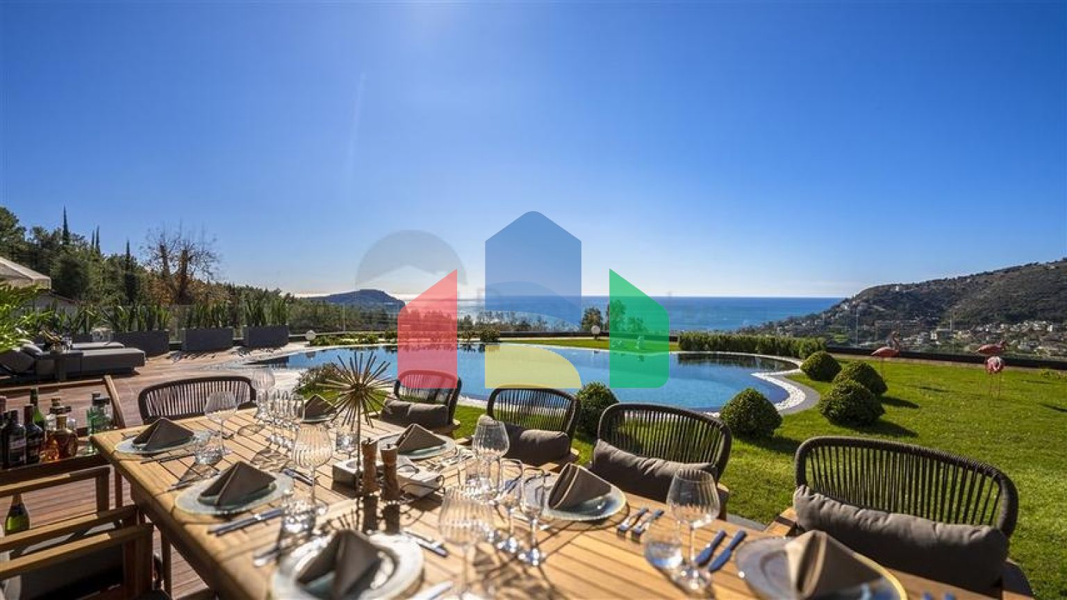 Шикарные виллы с панорамным видом на Средиземное море