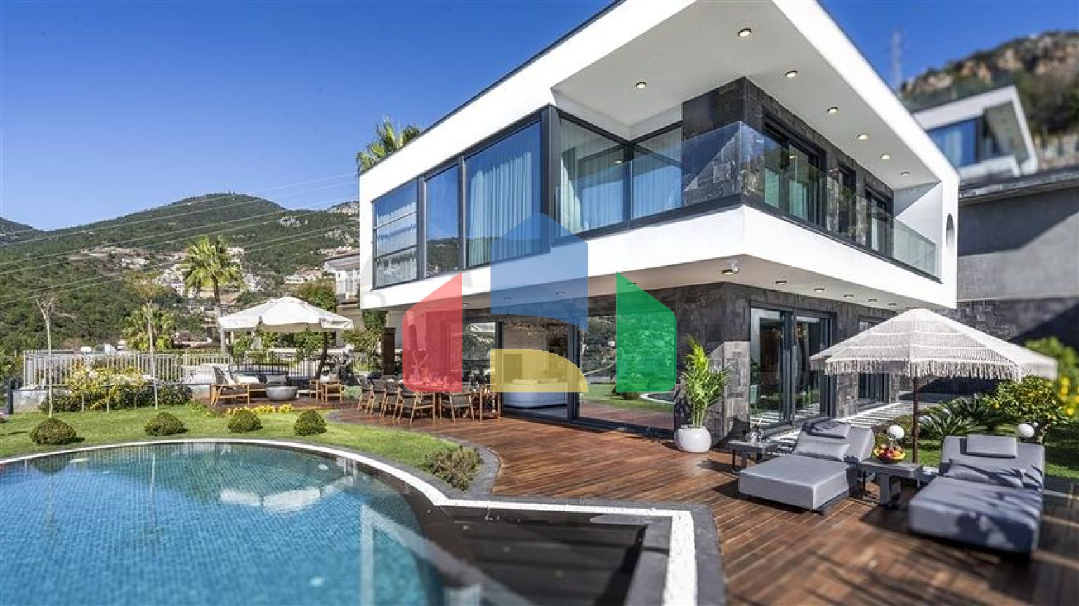 Шикарные виллы с панорамным видом на Средиземное море