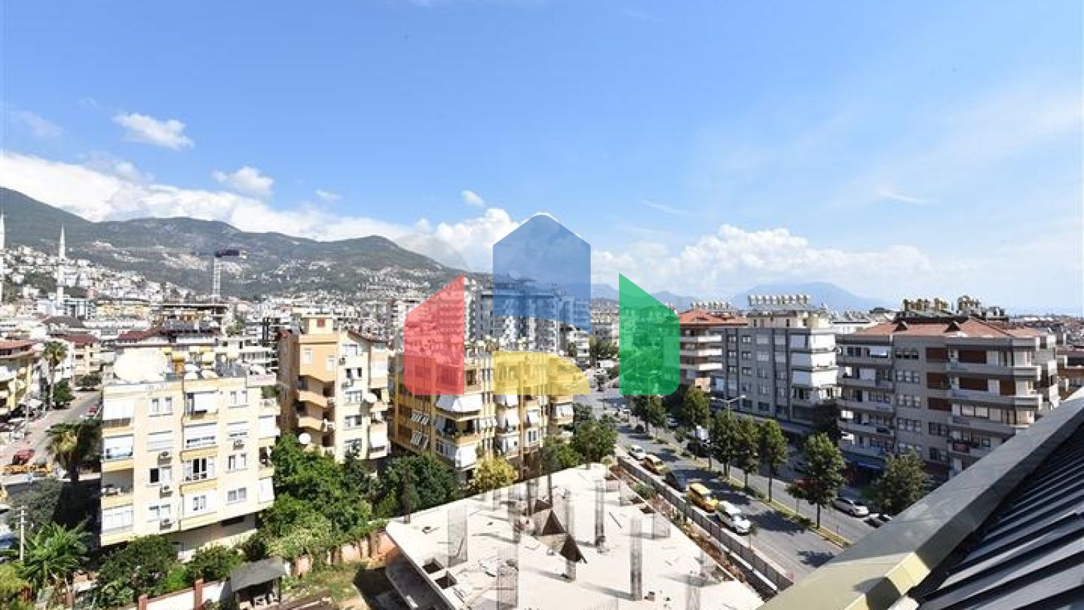 Шикарний пентхаус плануванням 2 + 1 на Клеопатрі