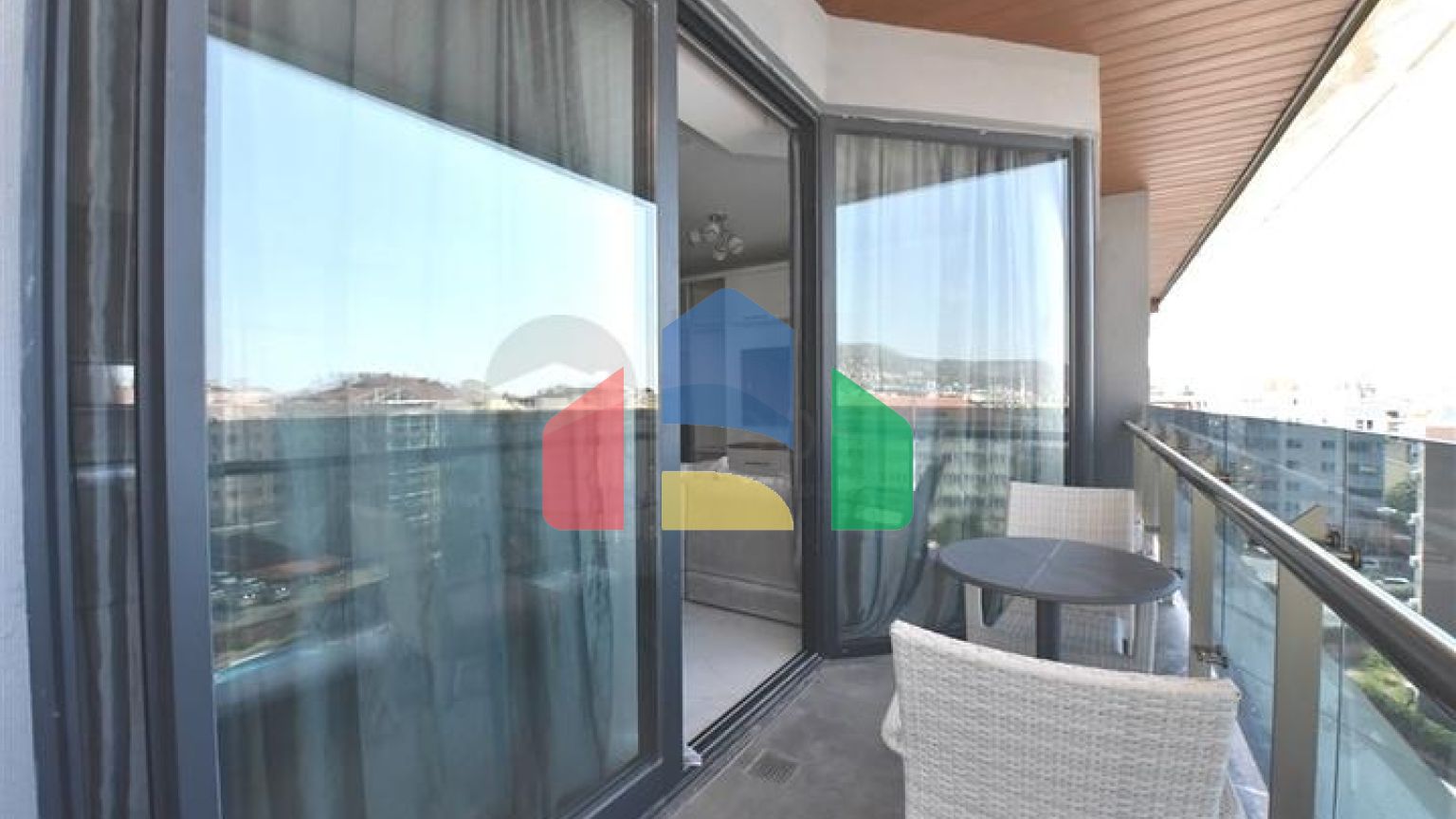 Шикарний пентхаус плануванням 2 + 1 на Клеопатрі