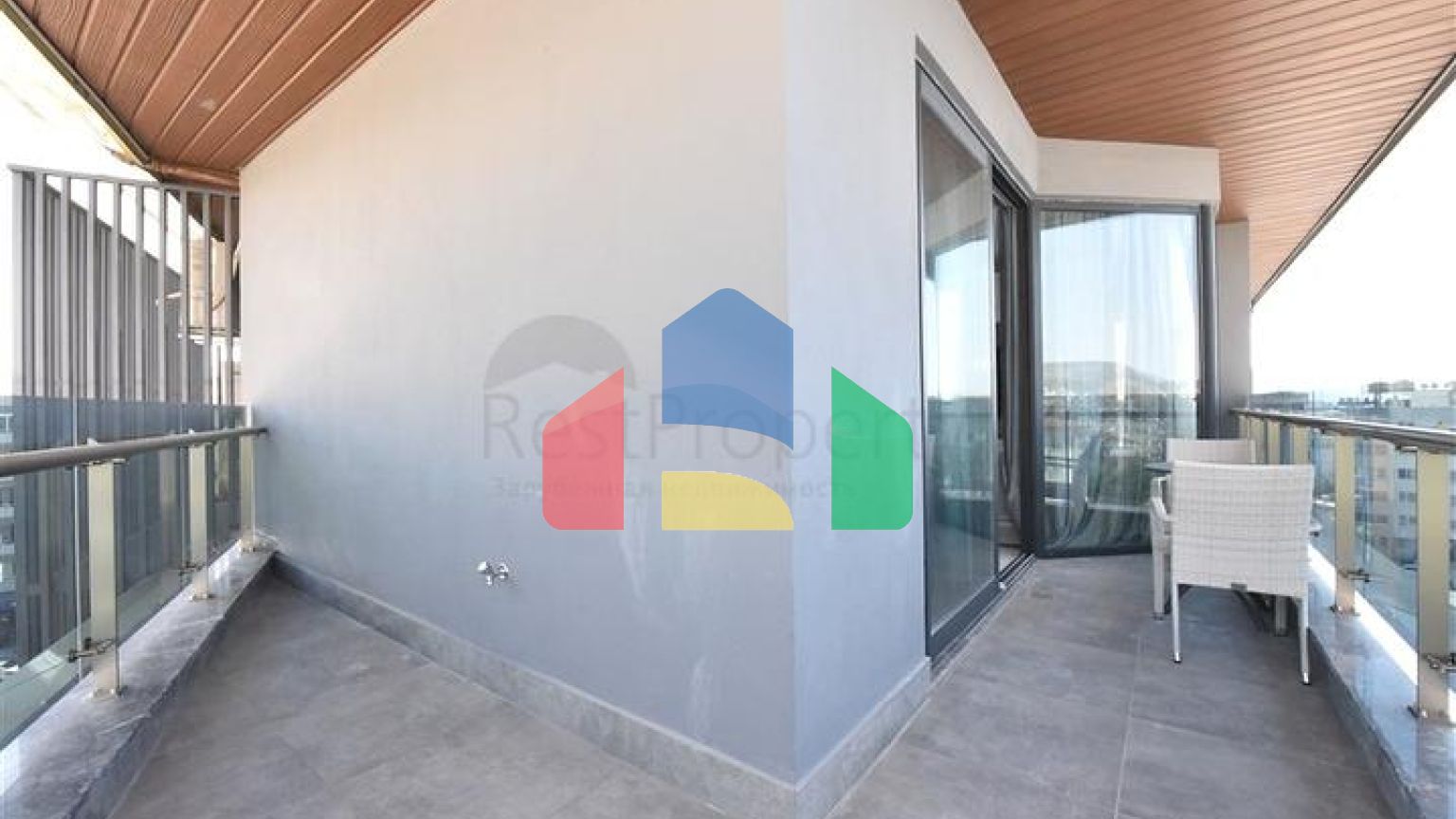 Шикарний пентхаус плануванням 2 + 1 на Клеопатрі