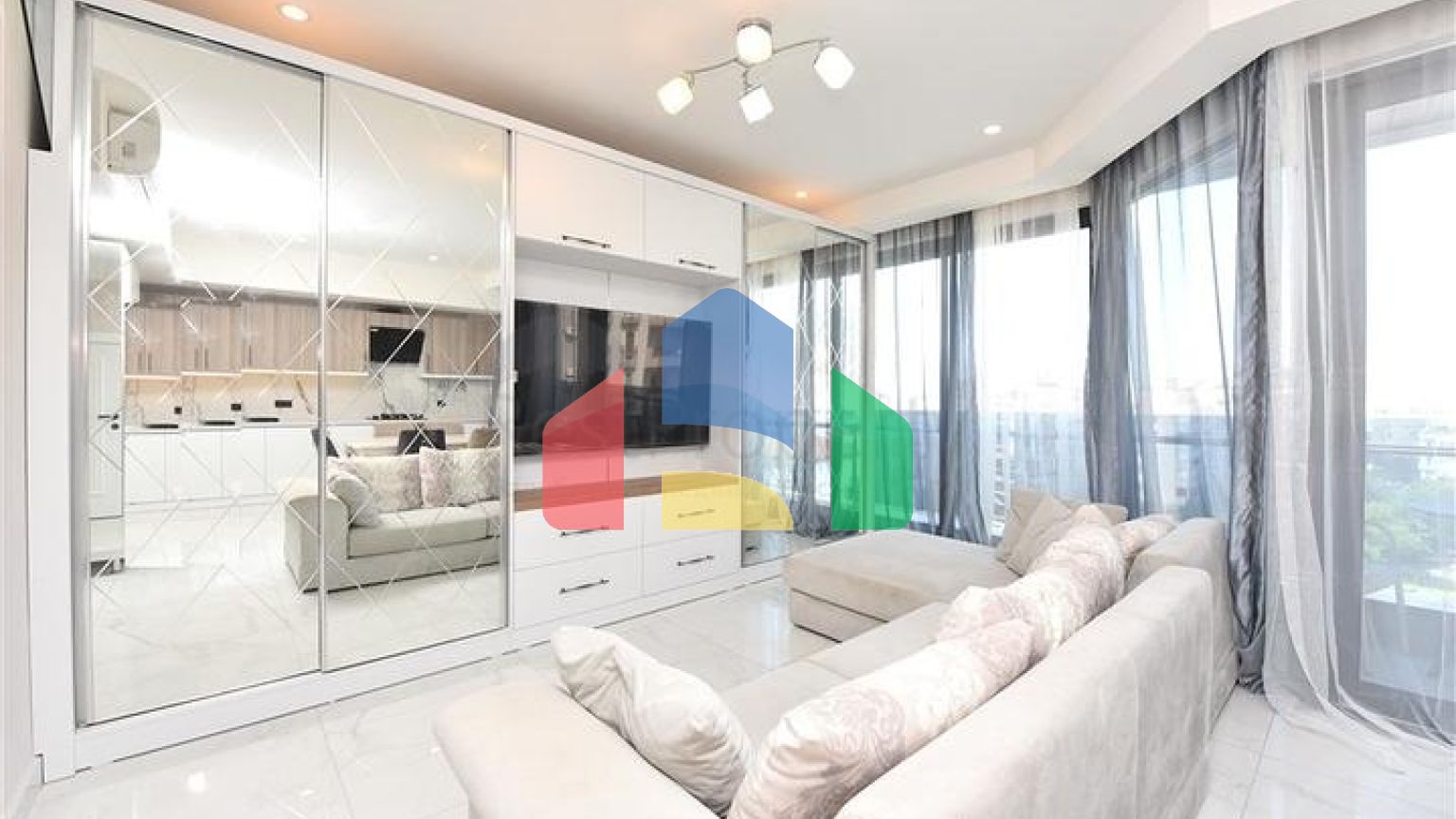 Шикарний пентхаус плануванням 2 + 1 на Клеопатрі