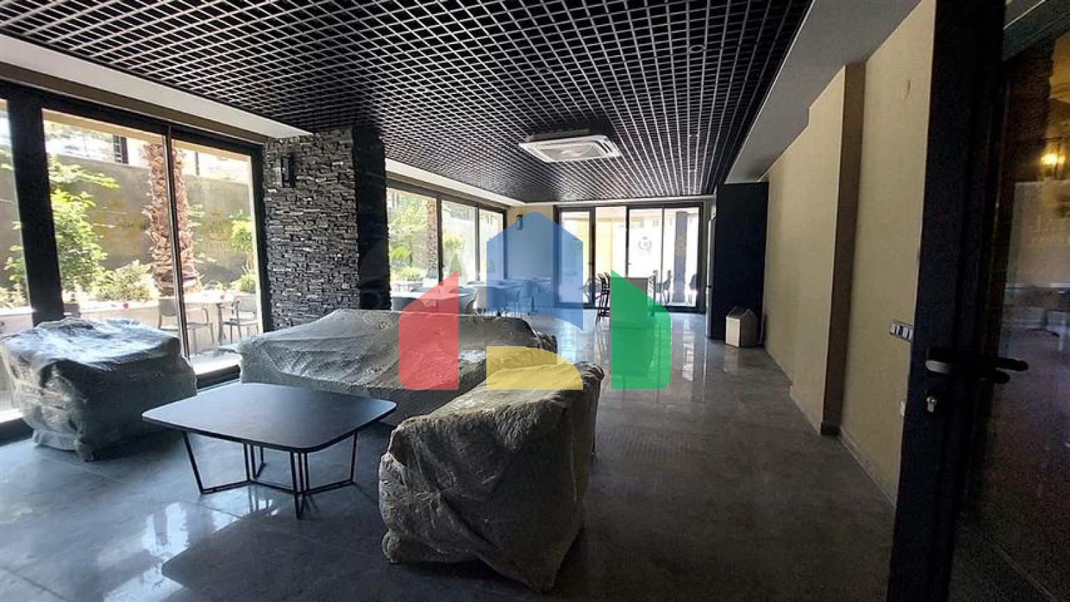 Шикарний пентхаус плануванням 2 + 1 на Клеопатрі