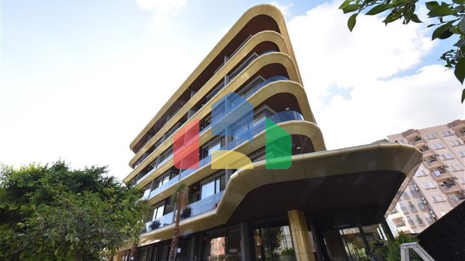 Шикарний пентхаус плануванням 2 + 1 на Клеопатрі