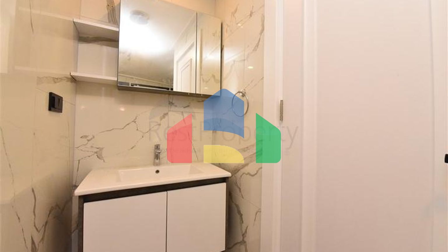 Шикарний пентхаус плануванням 2 + 1 на Клеопатрі